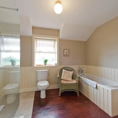 Bed & Breakfast Ash House 3*