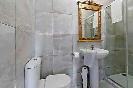 Bed & Breakfast Ash House 3*