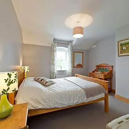 Bed & Breakfast Ash House 3*