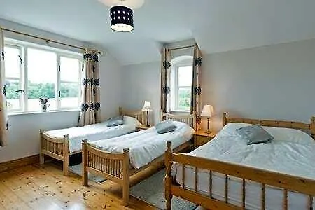 Bed & Breakfast Ash House 3*